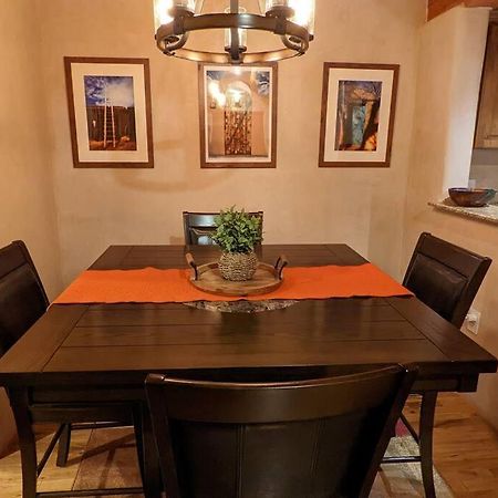 Magical Santa Fe Stay, Minutes From Town Square, Sleeps 4, Includes Free Parking And Outdoor Hot Tub! Экстерьер фото