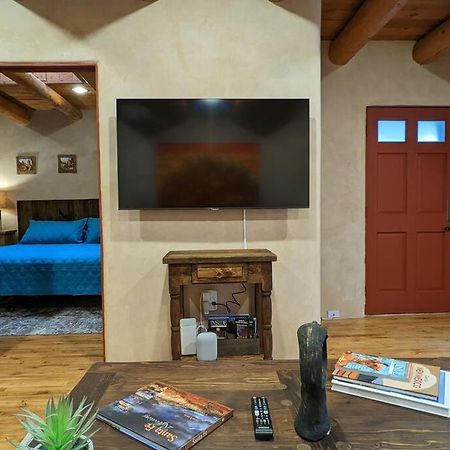 Magical Santa Fe Stay, Minutes From Town Square, Sleeps 4, Includes Free Parking And Outdoor Hot Tub! Экстерьер фото