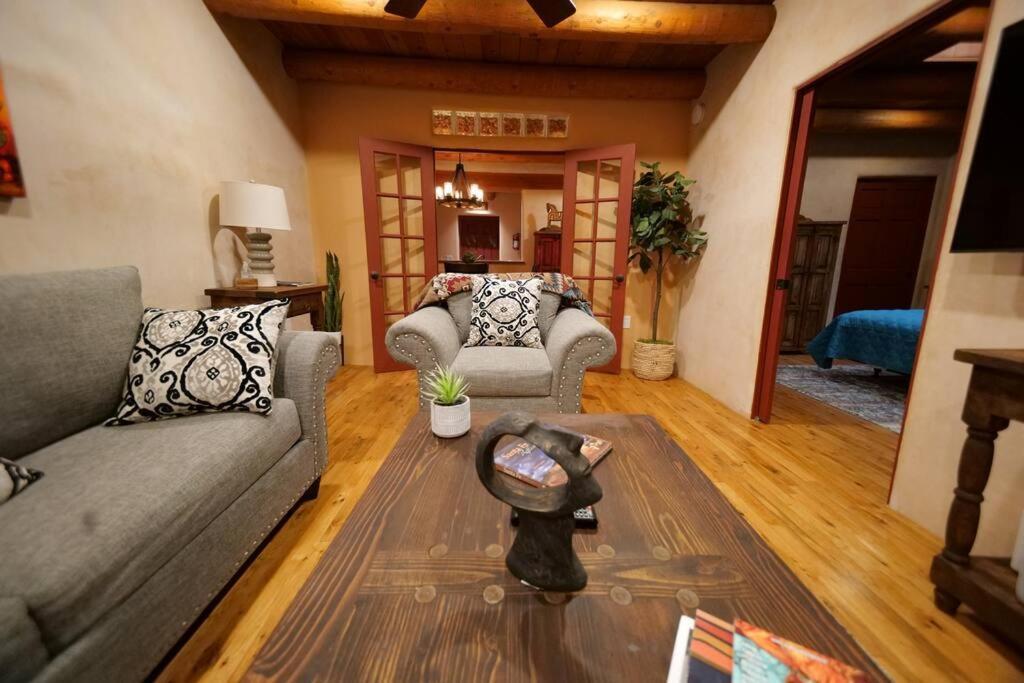 Magical Santa Fe Stay, Minutes From Town Square, Sleeps 4, Includes Free Parking And Outdoor Hot Tub! Экстерьер фото