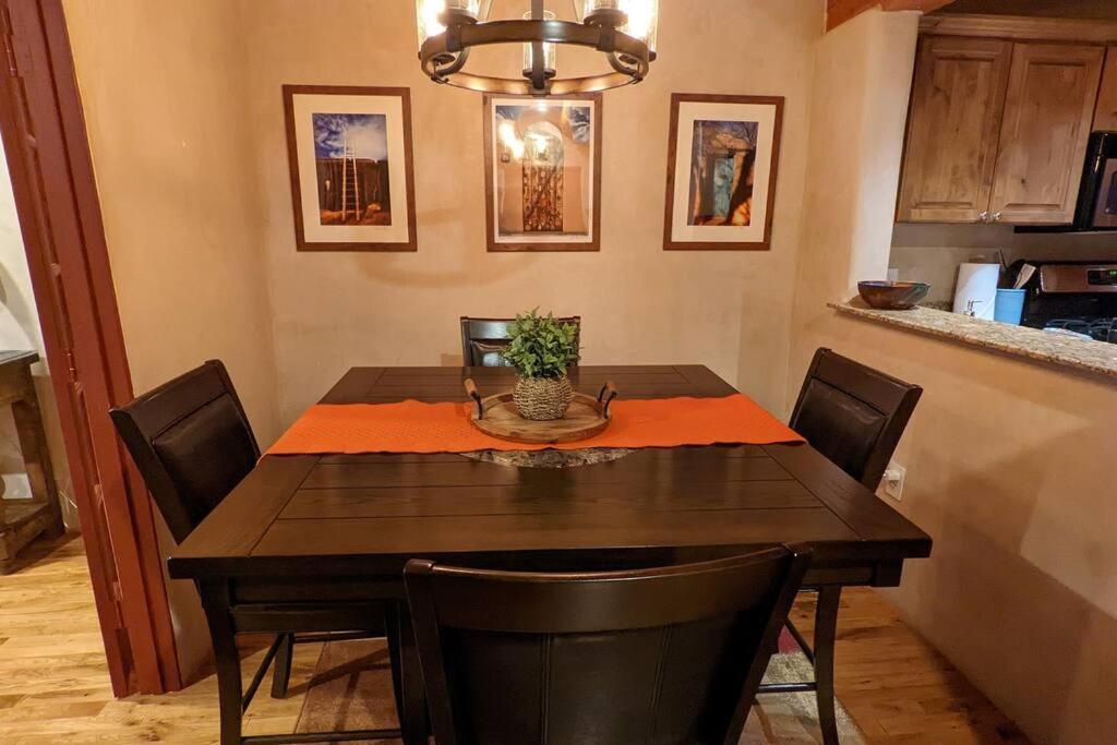 Magical Santa Fe Stay, Minutes From Town Square, Sleeps 4, Includes Free Parking And Outdoor Hot Tub! Экстерьер фото