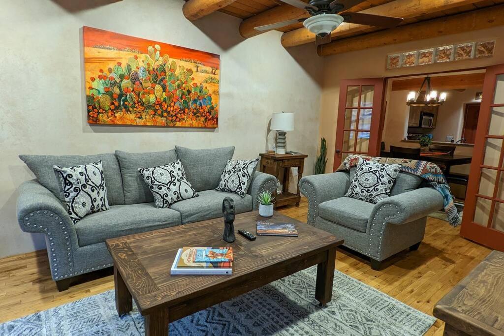 Magical Santa Fe Stay, Minutes From Town Square, Sleeps 4, Includes Free Parking And Outdoor Hot Tub! Экстерьер фото