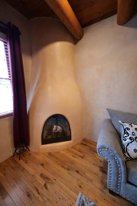 Magical Santa Fe Stay, Minutes From Town Square, Sleeps 4, Includes Free Parking And Outdoor Hot Tub! Экстерьер фото