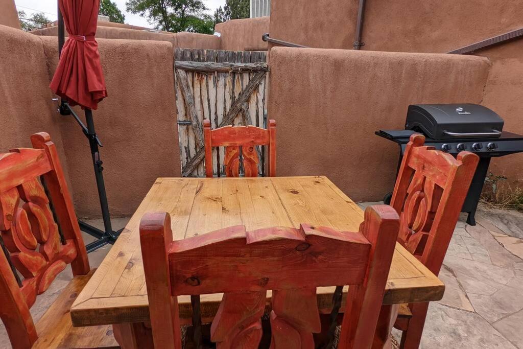Magical Santa Fe Stay, Minutes From Town Square, Sleeps 4, Includes Free Parking And Outdoor Hot Tub! Экстерьер фото