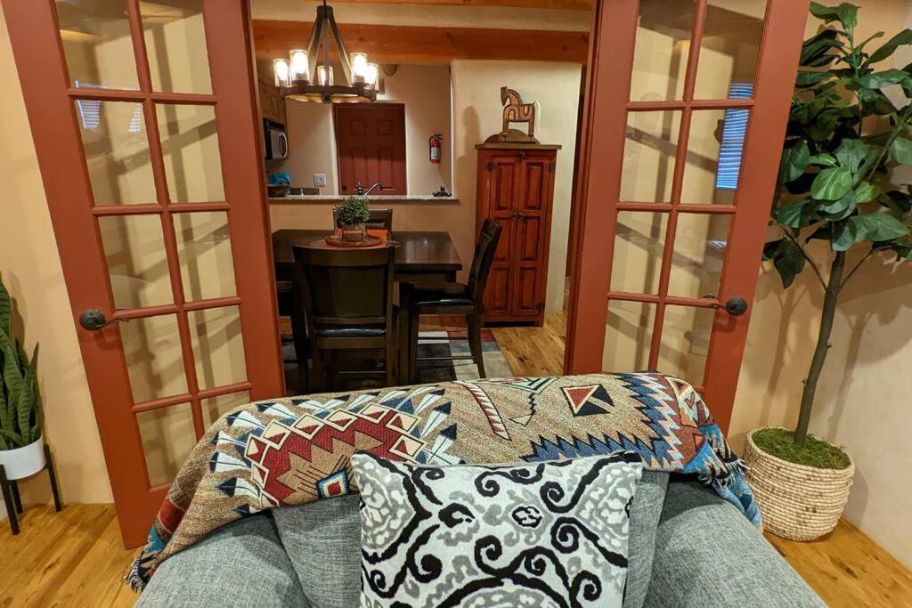 Magical Santa Fe Stay, Minutes From Town Square, Sleeps 4, Includes Free Parking And Outdoor Hot Tub! Экстерьер фото