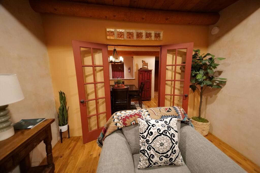 Magical Santa Fe Stay, Minutes From Town Square, Sleeps 4, Includes Free Parking And Outdoor Hot Tub! Экстерьер фото