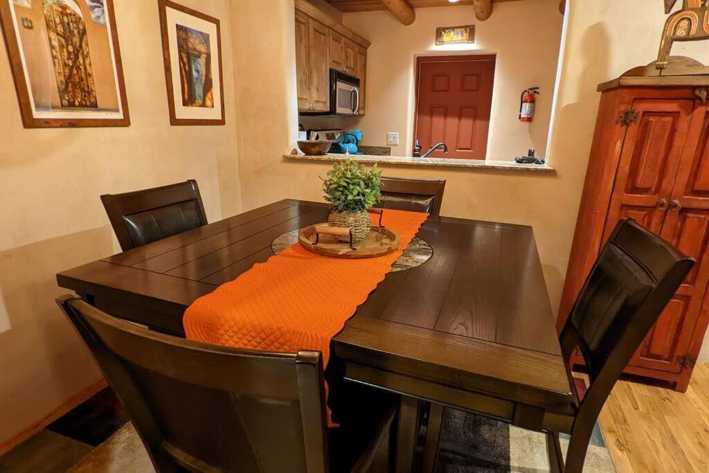 Magical Santa Fe Stay, Minutes From Town Square, Sleeps 4, Includes Free Parking And Outdoor Hot Tub! Экстерьер фото